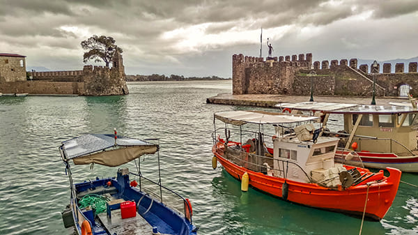 Petit port de Nafpaktos Grèce